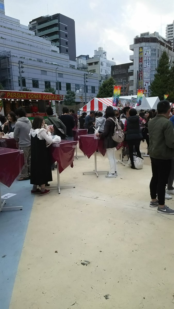 s58030302_55's tweet photo. ケバブグランプリ @ 大久保公園

ラムケバブ丼にトルコビールとか、最高かよっ！(＾∀＾) https://t.co/w0ERMZXKE9