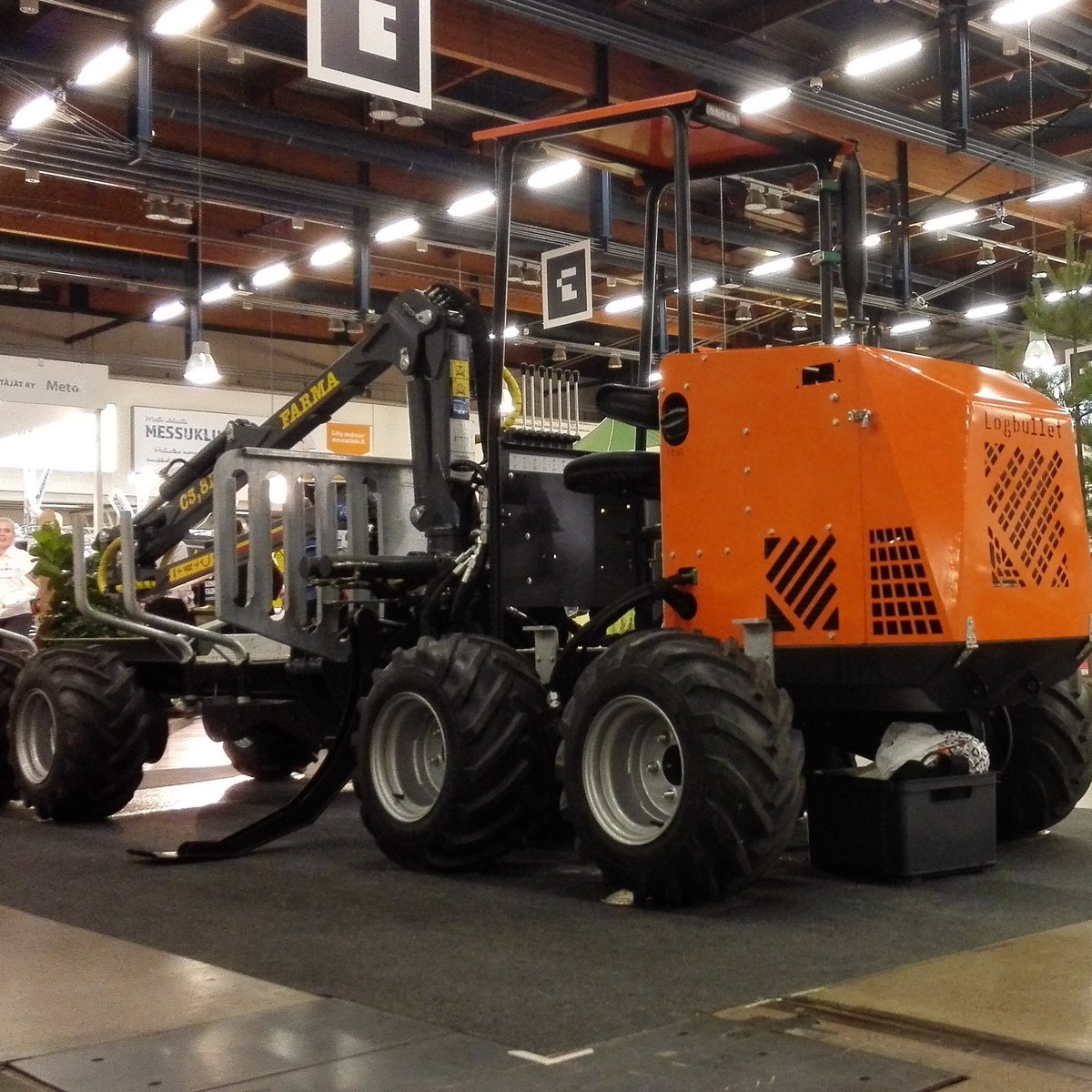 logbullet's tweet photo. #metsämessut käynnissä. #logbullet'in ympärillä kävi vanhoja ja tulevia asiakkaita. Kannatti lähteä liikkeelle. #metsä #metsaemessut https://t.co/JHLUI7bjOY