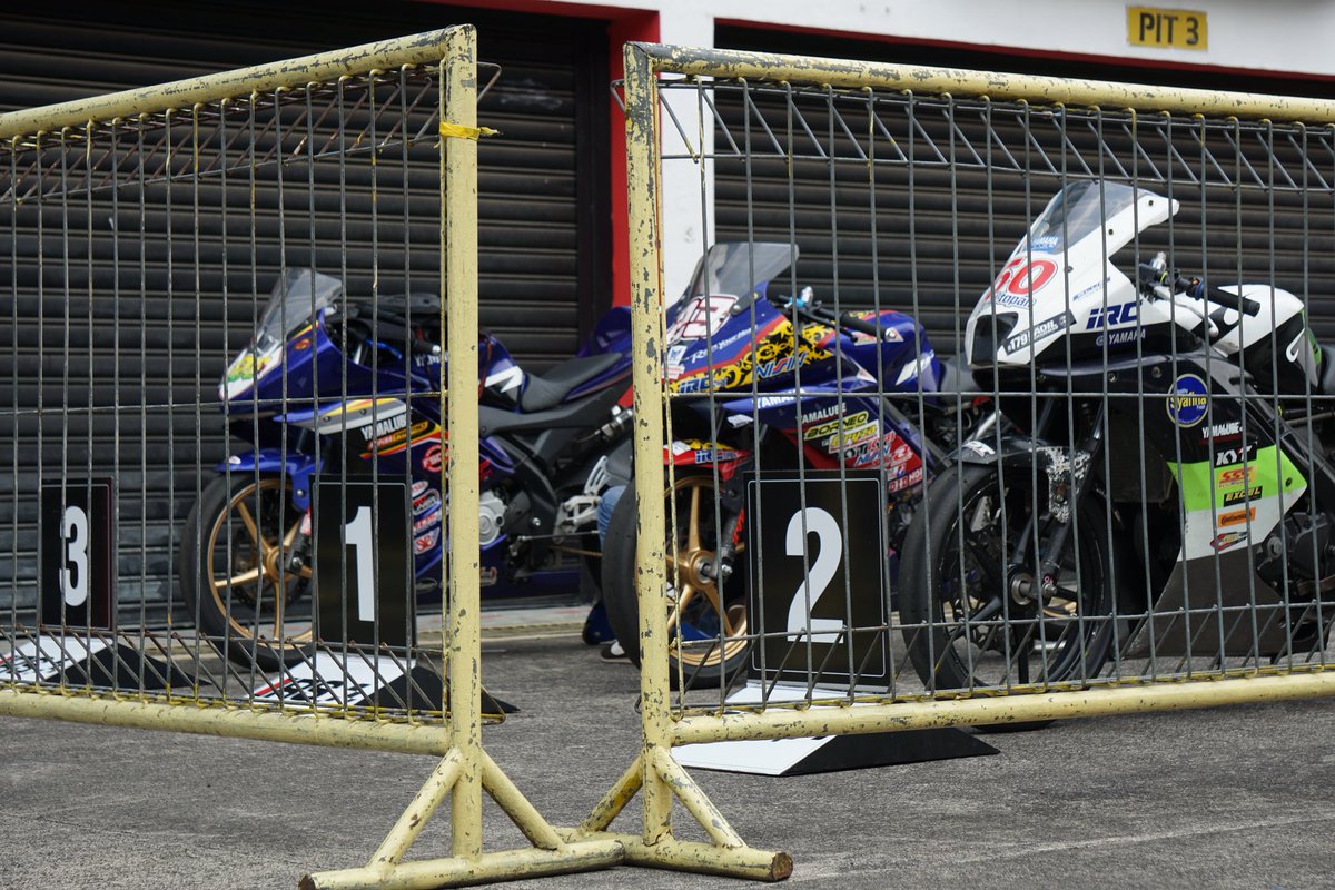 YamahaRacing_Id's tweet photo. Selamat kepada juara #Sport150 #IRS5 #IRSSentul #YZFR15 Race 1 π
P1 π Gupita Kresna
P2 π Rafid Topan
P3 π Febrianus Balank
#Sentul #LifeIsARace https://t.co/nmtJNYwGYf