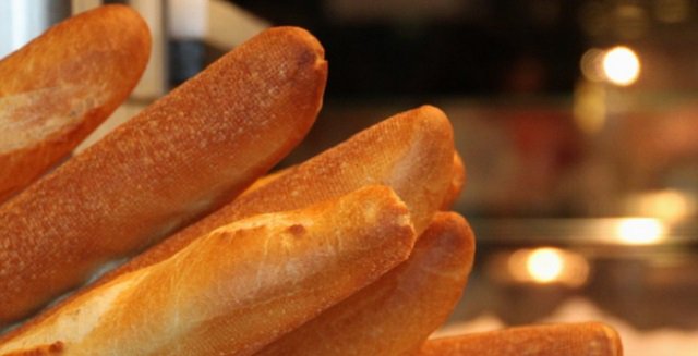 #Niort. Licenciée pour avoir "volé" deux sandwichs invendus : la jeune femme était une "très très bonne salariée".  bit.ly/2hlAy7g