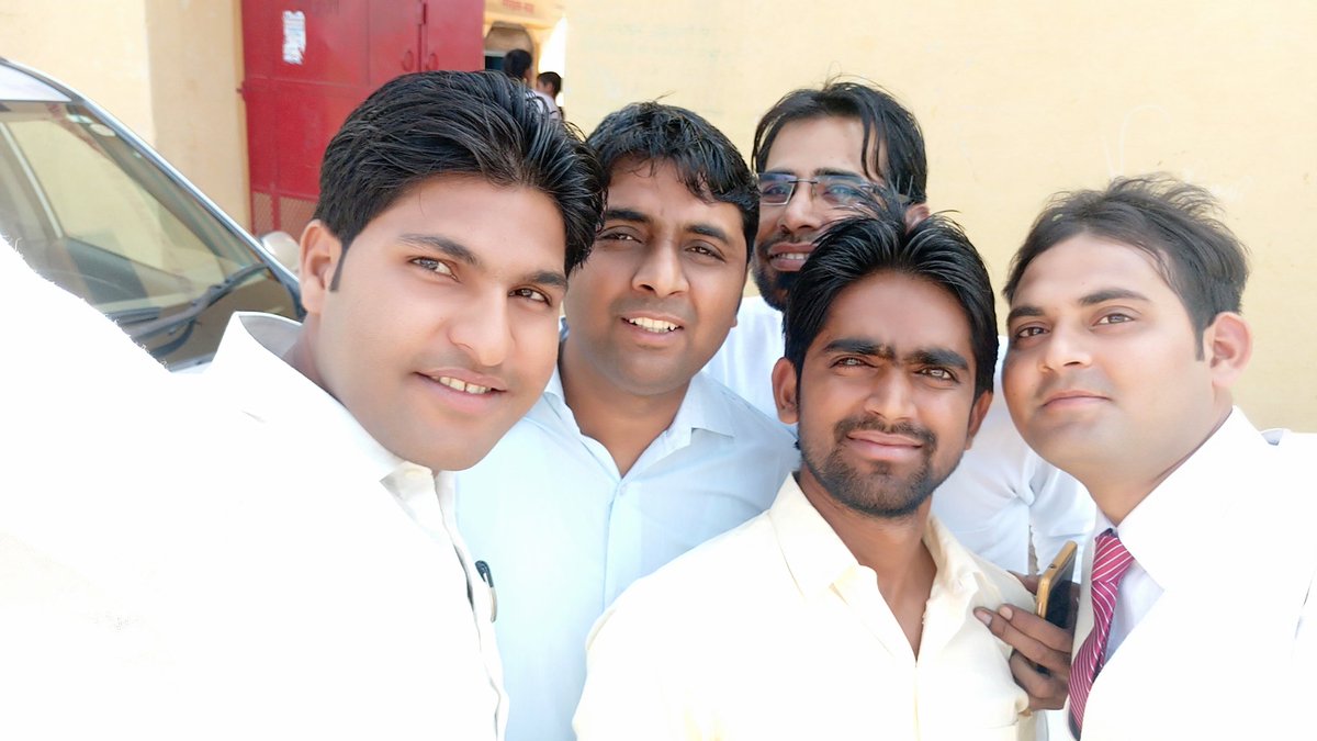 ShakeelBazidpur's tweet photo. #With_My_Friends.... https://t.co/lCUfMCa8zb