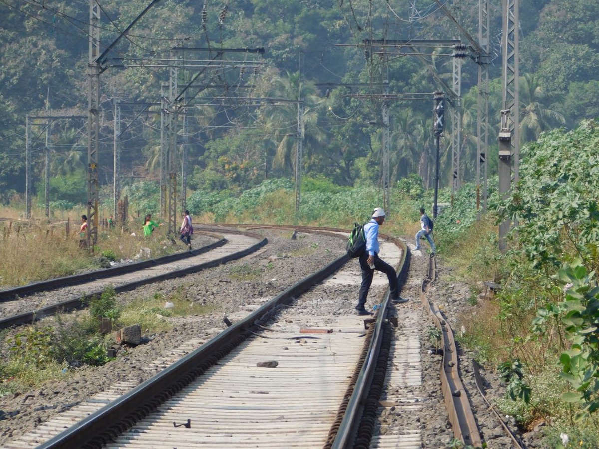 DrSEShinde's tweet photo. Yesterday had survey for land required for RUB along with @thanecityonline & #Railway officials. Residents from #Mumbra #Retibunder frequently prefers railway track to travel from one side to other, which leads to fatal accidents. To avoid this, I had demanded #RUB in this area. https://t.co/4yms2652ux