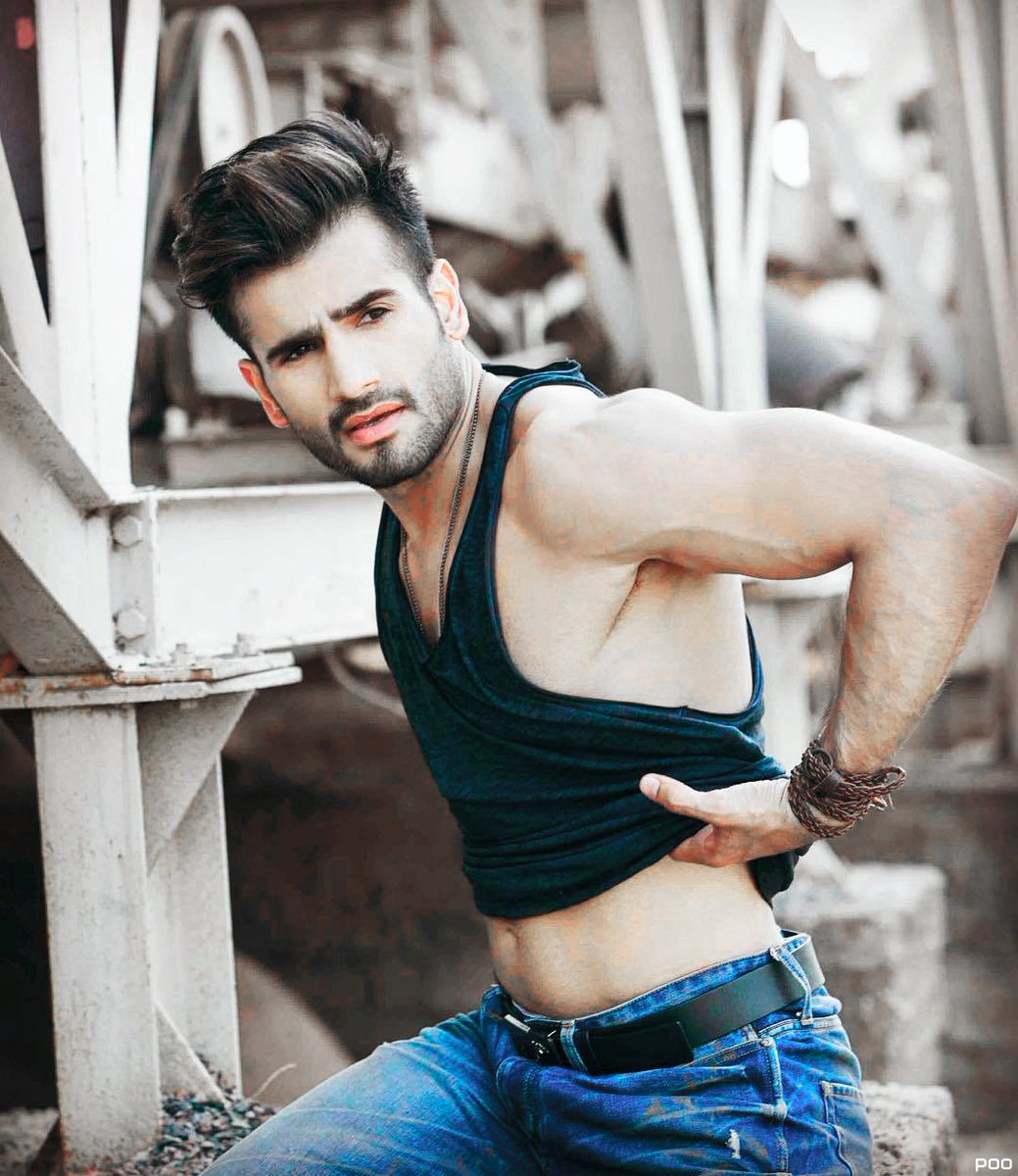 PooCreations's tweet photo. #SmolderingHot 🔥🔥🔥 @karantacker #ForProfilePicture https://t.co/BvXRSHkkHC