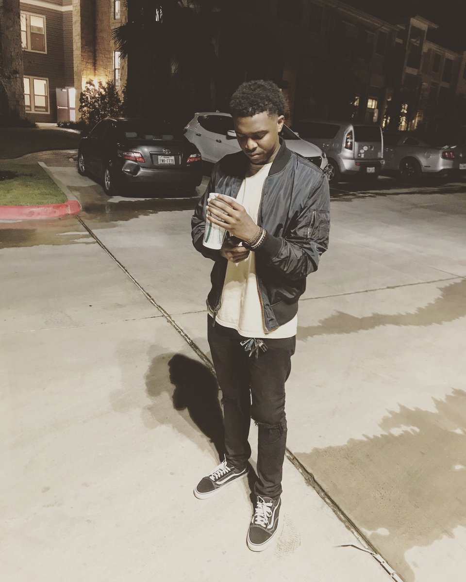 ChefSlim1's tweet photo. New music prod by me otw i swear to my makerππΎ.. bro wait til yβall hear my single #Easter π€¦πΎββοΈ #ChefSlimWatchaCookin https://t.co/j9kGWYAyKC