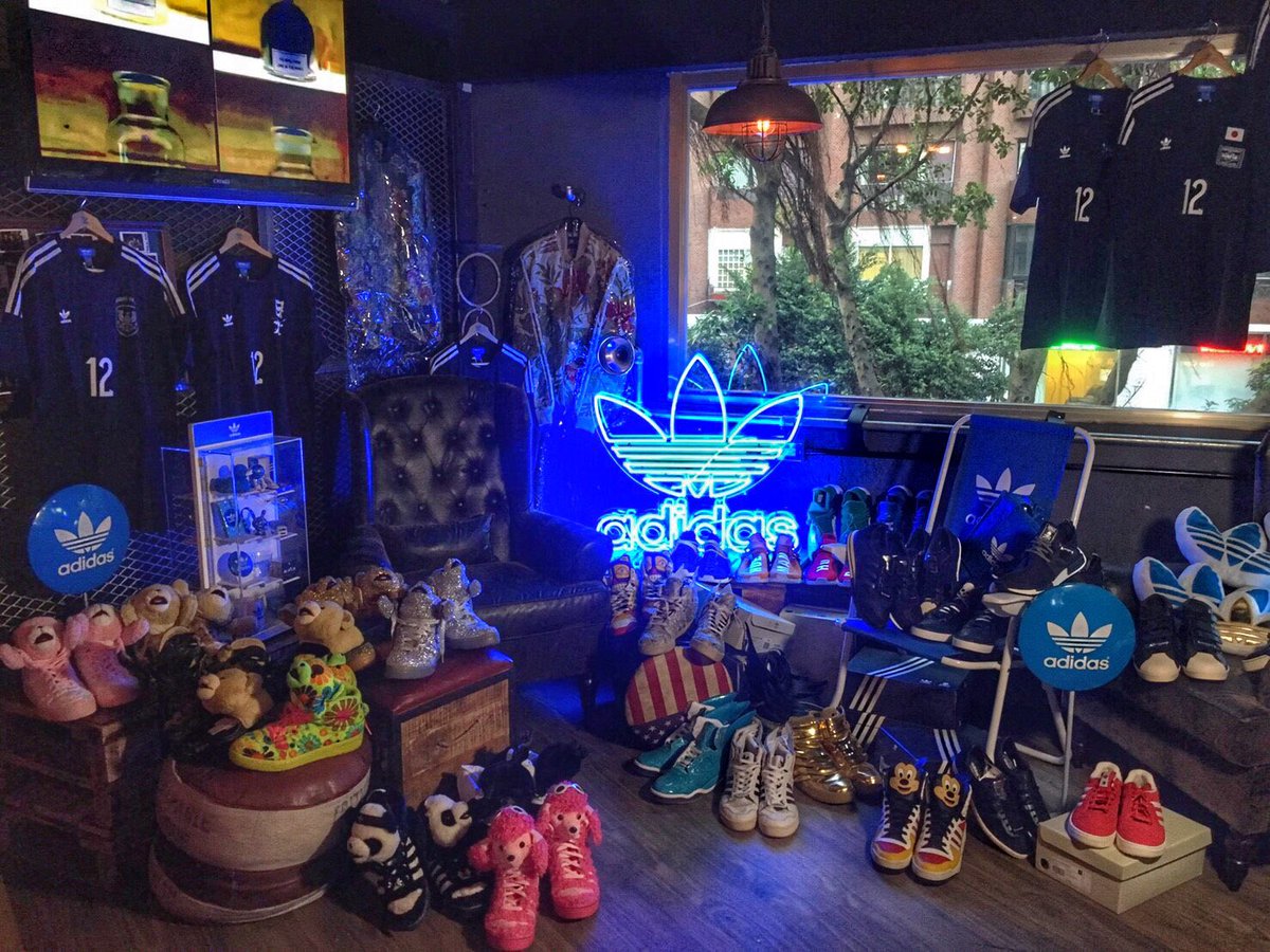 lo1622ve's tweet photo. 2016 HMS Party 感謝大家熱情參與.活動大成功🎉🎉🎉 @adidasoriginals #adidas #adidasoriginals #AdidasParty #jeremyscott #NMD #mastermind #Party #HighAllNight #AdidasATeam #adifans #PharrellWilliams https://t.co/YlirwQgCV4