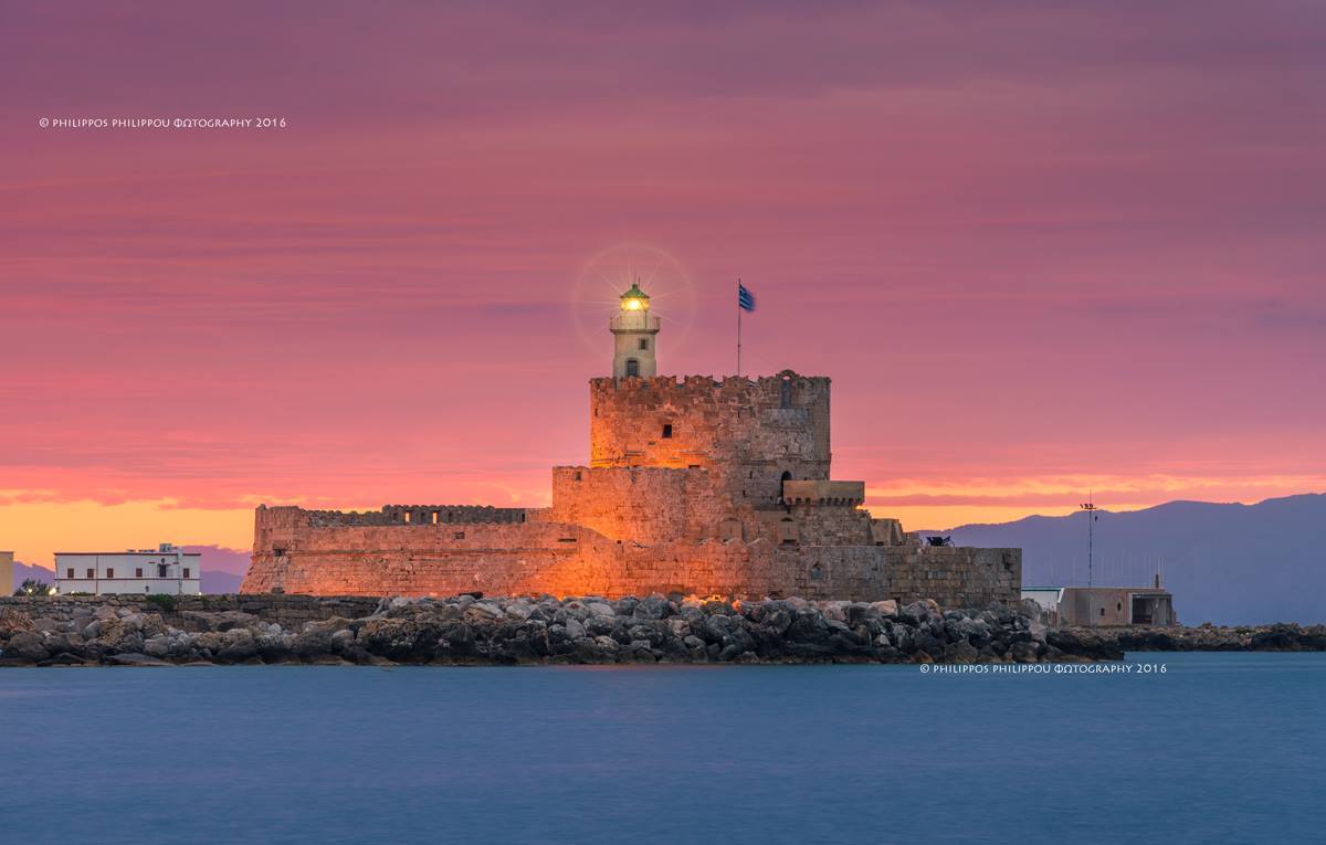 TravelRhodes's tweet photo. Colorful sunrise at tower and Fort of Saint Nicholas lighthouse in #Rhodes #TraveRhodes #Greece https://t.co/lM7WPMdDoa
