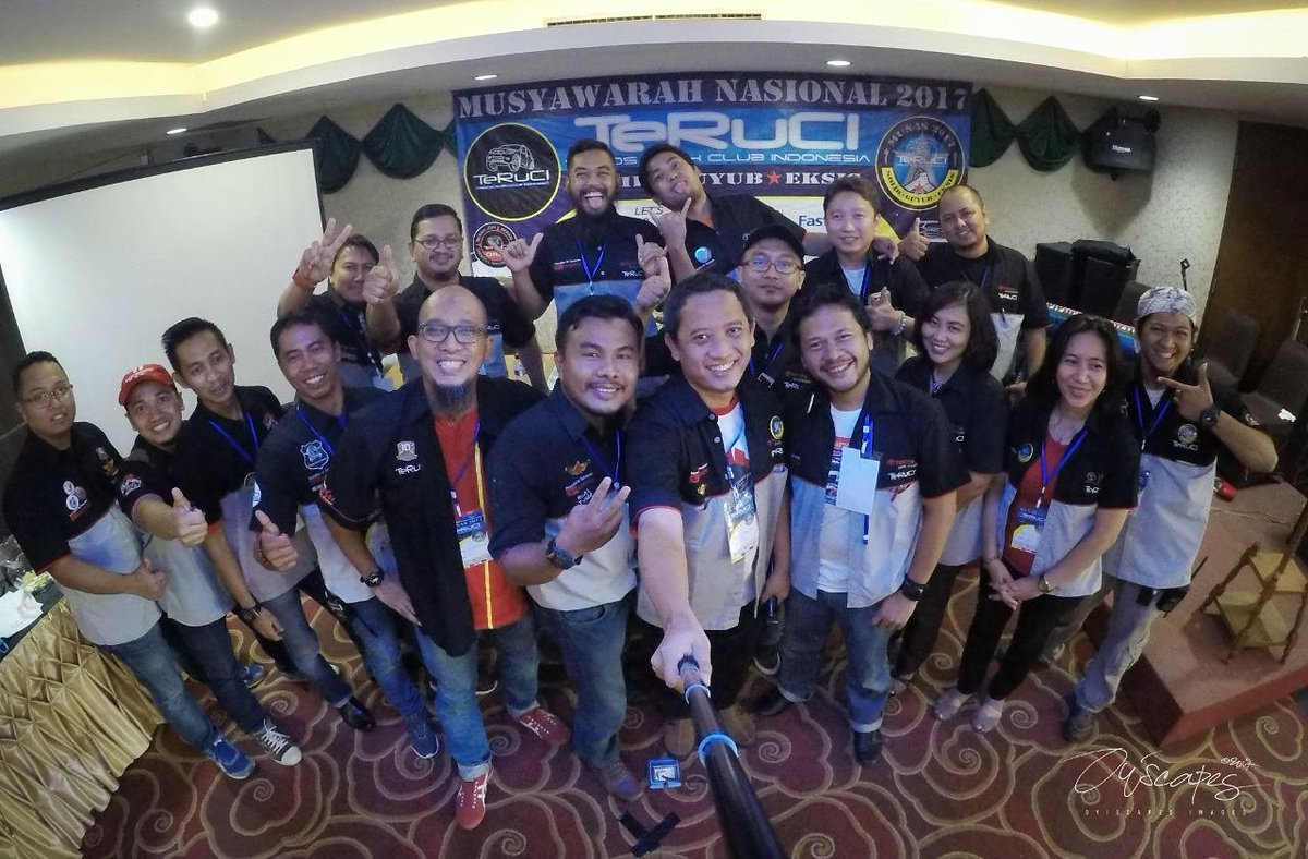 AdityaFS_'s tweet image. DPP TeRuCI 2017 - 2019. #TeRuCIMunas2017 #pertaminafastron #mugos #mugosmedia #vusialradio #overdriveindonesia #mor3lyfe @pertaminalub @officialfastron @toyotaid @gtradial @hurricane_xcs @hurricaneindonesia @daihatsuind @mugosmedia @Teruciers @pertamina @daihatsuind @mor3lyfe