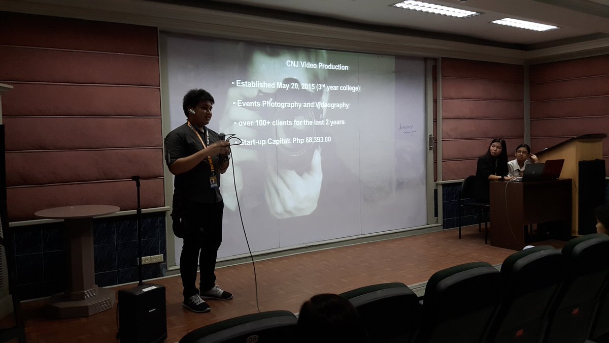 CommerceJournal's tweet photo. Capture the bright flashes of photography with our third guest speaker, Mr. Christopher Ocsing! #JumpstART2017 https://t.co/hckEK7YN9u