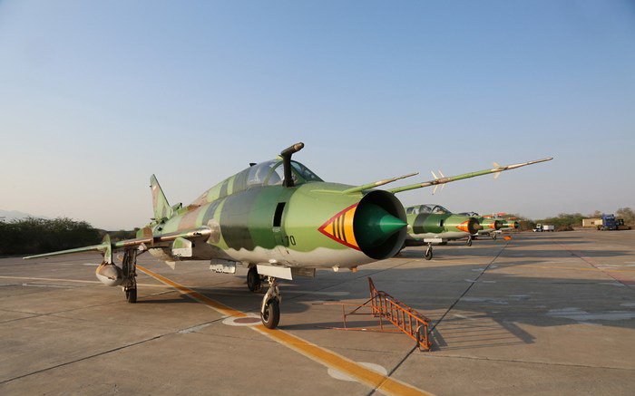 سقوط مقاتله Su-22 تابعه للحرس الثوري الايراني  DOVc7CiWkAAI6nv