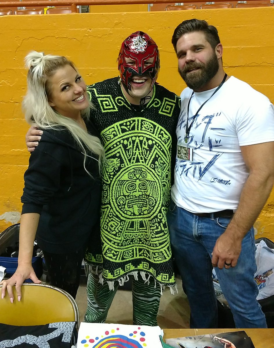 Tessa's chin was not stronger than Joey's dick.
#ClashAtTheCowPalace