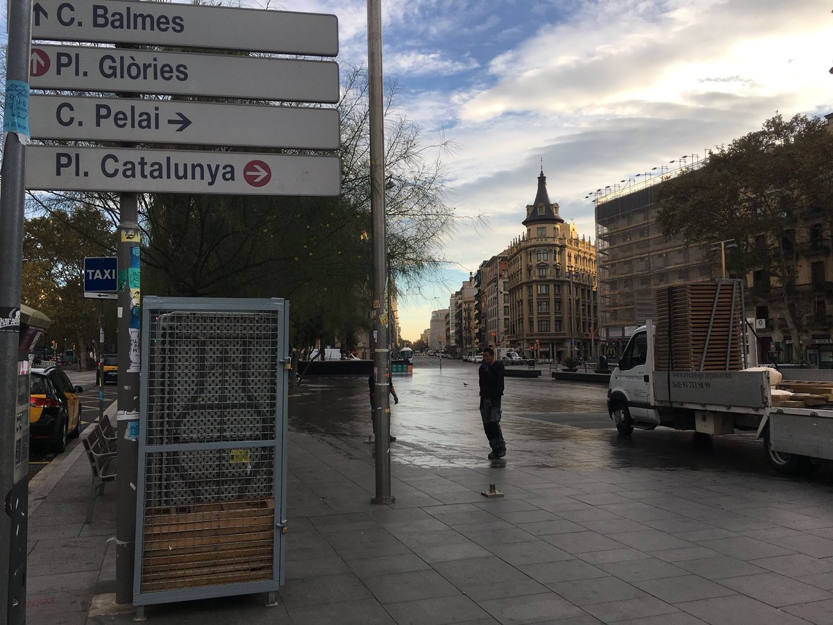 bcncarpas's tweet photo. Montando para el #DiaMundialDeLaDiabetes para @adcbarcelona adcbarcelona en #barcelona con @paletsdelujo https://t.co/sRQU3NWtrz