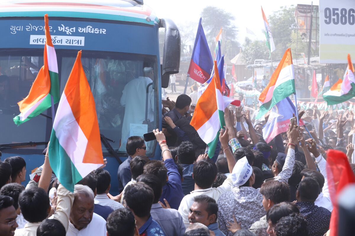 RuchiraC's tweet photo. Sea of people everywhere, screaming 
#PakkaGujarati_PakkaCongressi https://t.co/UZs9mXkM89