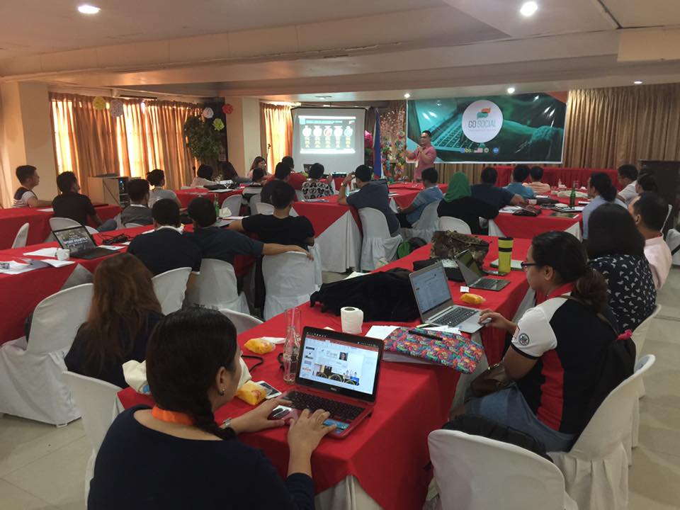 iliganbloggers's tweet photo. Prof. Cabatingan Jr. on the PH Digital Marketing landscape here at #GoSocial #DigitalMarketing Bootcamp on its first leg at #IliganCity. #AEIF #AEIF2017 #YSEALI #iliganBloggers https://t.co/dClTmnuaP7