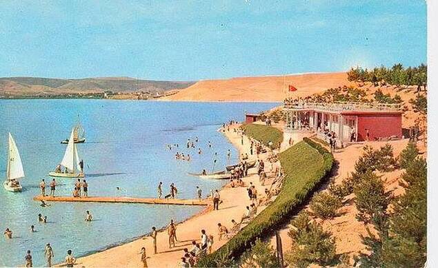 Kim demiş Ankara’da deniz yoktu diye? 😊

Mogan Gölü ve Plajı... Sene 1966...