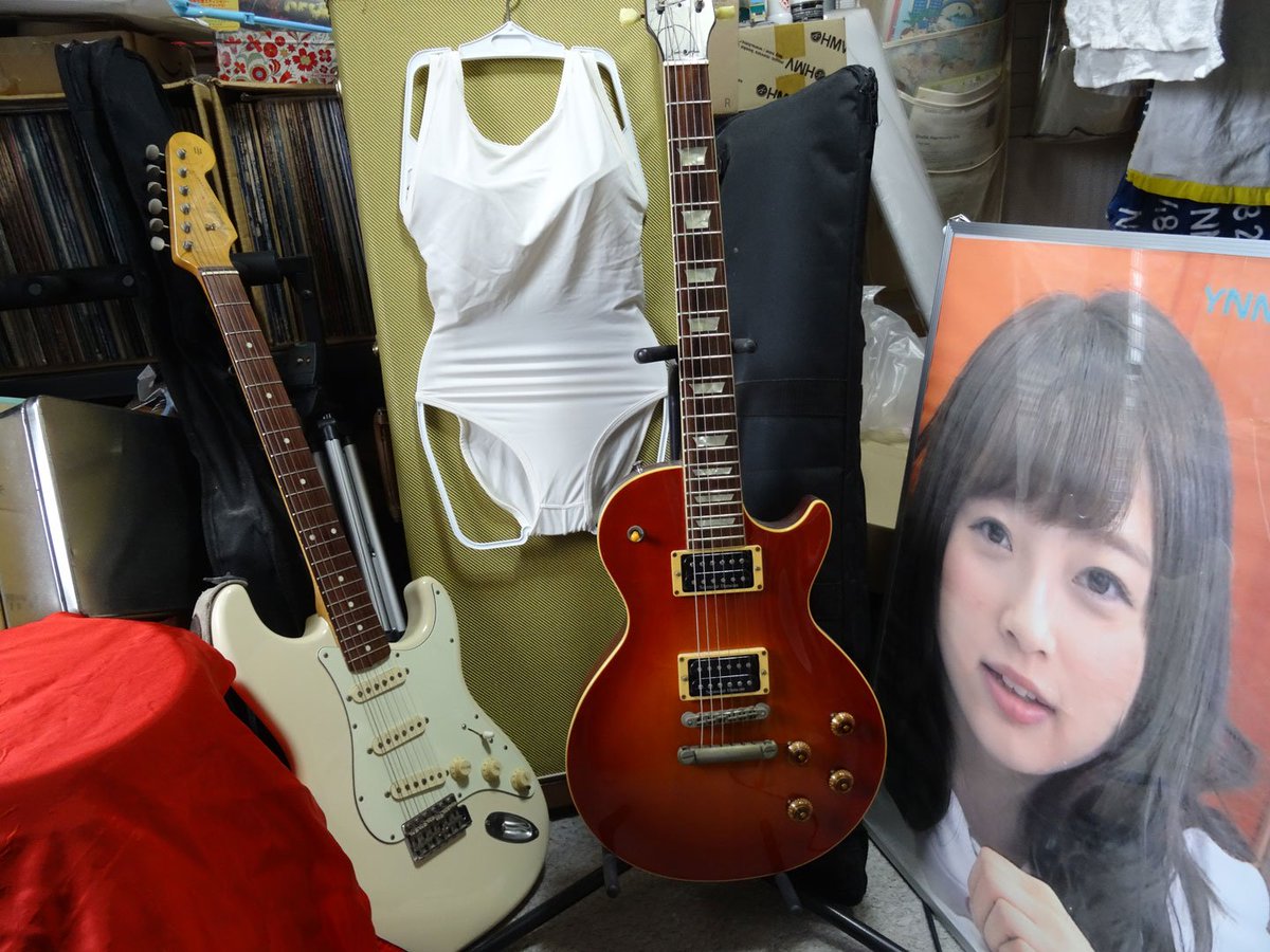 Hirohara No Twitter Yukitsun 0217 山本彩 さや姉と言えば やっぱりギター そしてなんと言っても 変態水着 と言うことで ウチに有った 真っ白のスク水さんとエレキさん達です 街中ｎｍｂ ゆきつんカメラ