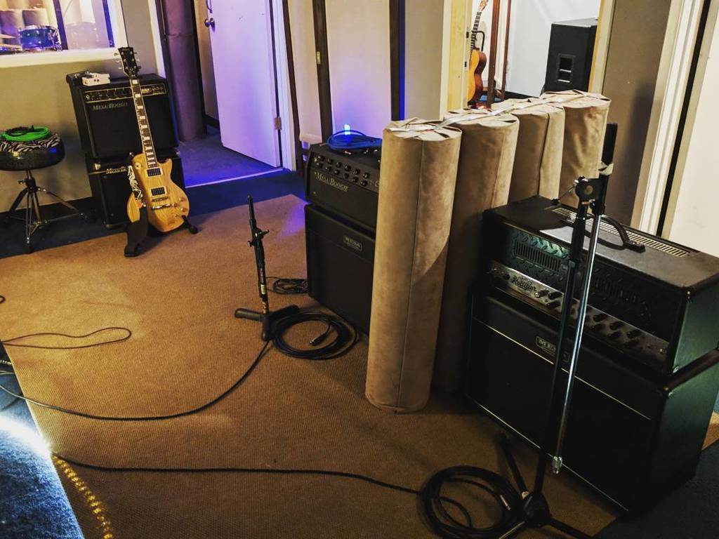 SLIGmusic's tweet photo. Demo time

#recordingstudio #musicstudio #mesaboogie #basstrap #diy #2x12cab #drums #drummer #guitar #guitarist #duo #heavy #progressive #p… https://t.co/vVv8LnZjXl