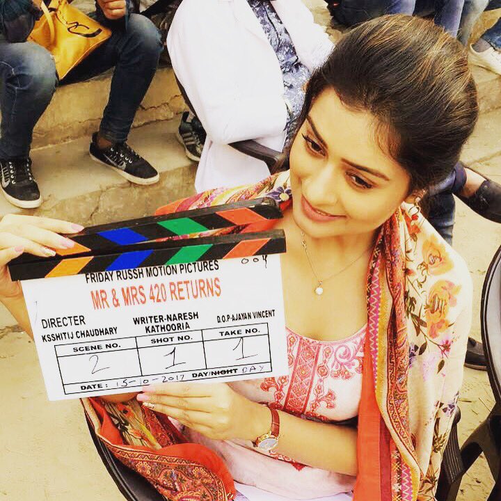 Paayal Rajput On Floor Wd 2nd Punjabi Movie Mrandmrs4returns Shoottime T Co 0skj3ey93v Twitter