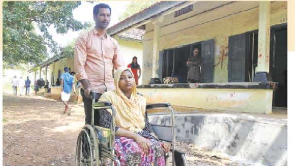 mathrubhumi's tweet image. Shabana dreams to be an IAS officer to keep her father’s promise english.mathrubhumi.com/news/offbeat/s… #SreeKeralaVarmaCollege #FathersDream