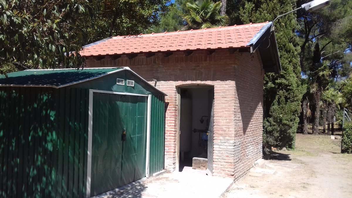 alberto__e's tweet photo. Hoy en el #ParqueODonnell plantaremos un arce en conmemoración de #Cisneros y haremos una visita guiada en la que veremos un elemento original del parque restaurado. Una caseta de bombas de riego. Fue dañada por un pino en 2010. #IniciativasDelCambio. https://t.co/Tyfayb6U1G