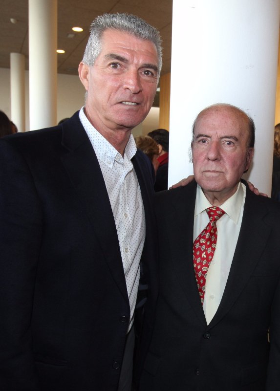 Se me acaba de ir mi amigo del alma,se me acaba de ir un trozo de mi alma,se me acaba de ir.Siempre te tendré en mi recuerdo.Adios Chiquito.