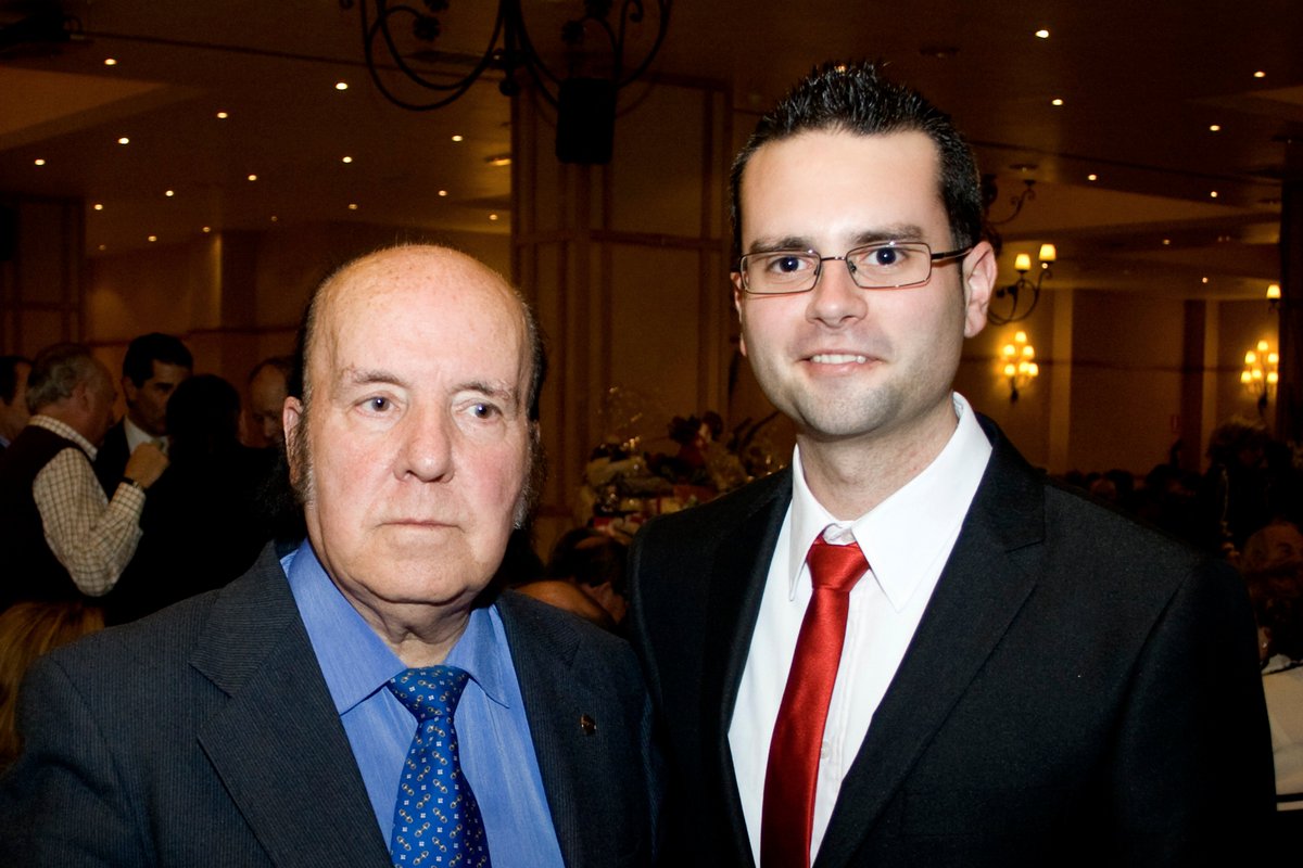 diredeficcion's tweet photo. Se nos ha ido Chiquito de la Calzada, un grande del humor de esos que quedaban pocos. Sin duda un genio y figura. D.E.P. #GraciasChiquito #hastaluegoLucas https://t.co/TwfQZSIZ12