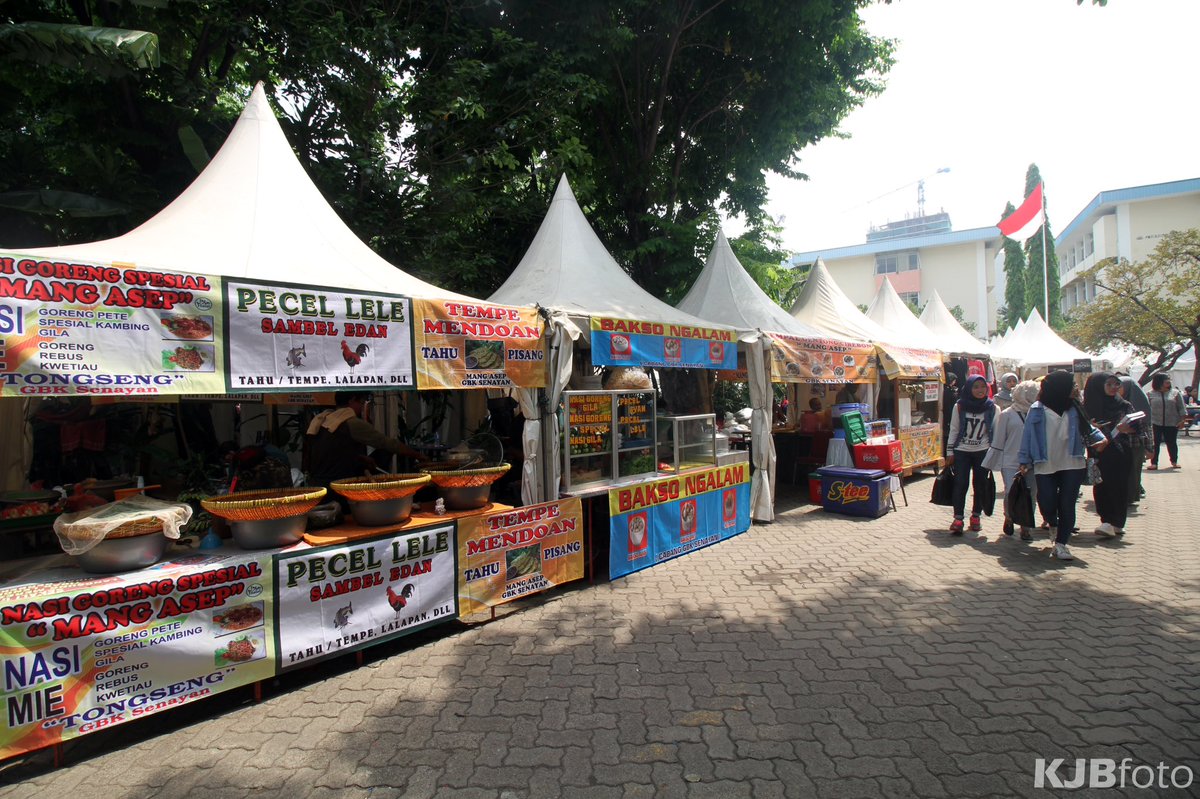 Rangkaian acara Dies Natalis Universitas Trisakti ke-52 dengan tema 'Trisakti Creative and Cultural Festival 2017' yang mengangkat budaya Betawi sebagai konsep acara yang digelar pada Sabtu (11/11) dan Minggu (12/11) 2017.

Reporter dan Fotografer : Sigit &amp; Gita

Cc:
<a href="/trisakti_/">Trisakti University</a>