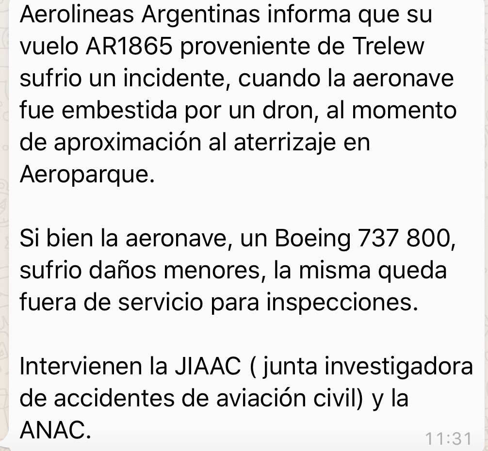 SirChandlerBlog's tweet image. Comunicado oficial de @Aerolineas_AR x dron que embistió a un 737 en Aeroparque. Espero que sea detenido el imbécil