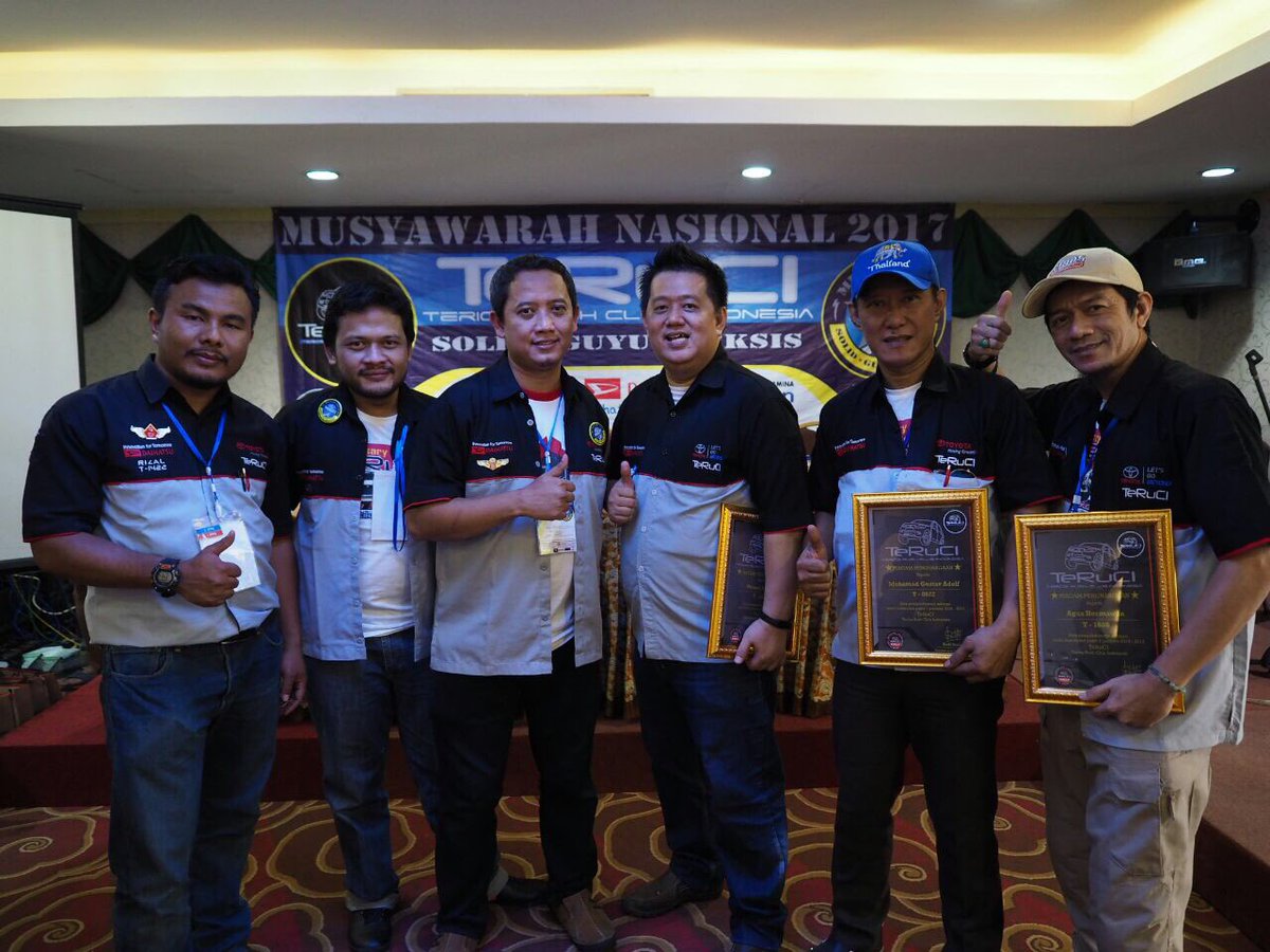 chaploks's tweet image. Terima kasih DPP @teruciers 2015-2017 &amp;amp; Selamat menjalankan amanah DPP 2017-2019  #terucimunas2017 #pertaminalub #pertaminafastron #mugos #mugosmedia #vusialradio #overdriveindonesia @pertaminalub @officialfastron @GTRadial_Indo @mugosmedia @toyotaid @daihatsuind