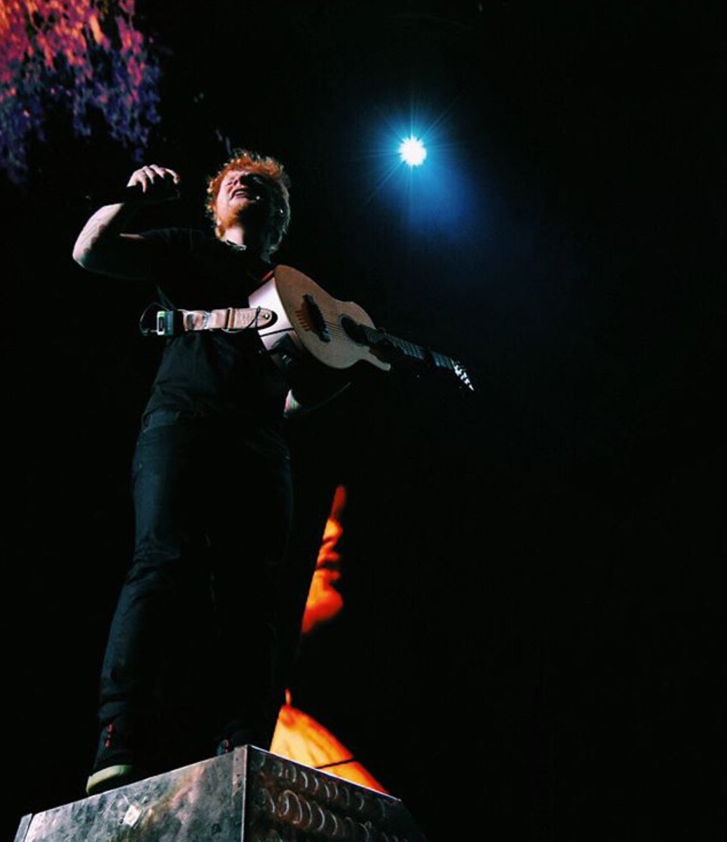 EdSheeran_EU's tweet photo. Singapore!
Love seeing him back on stage!
.
📸 @chiewitwell https://t.co/l7QgcTsm4W
