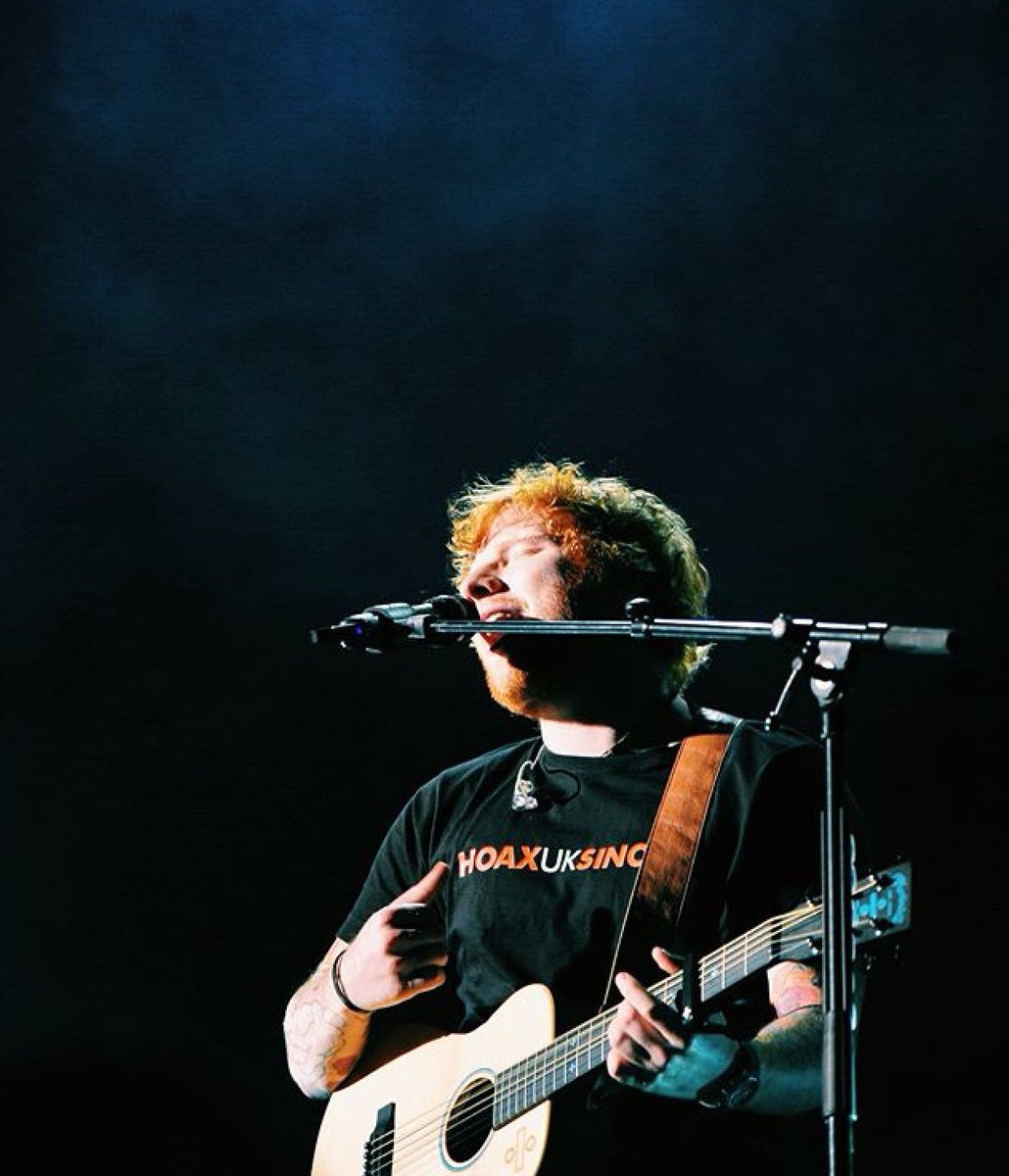 EdSheeran_EU's tweet photo. Singapore!
Love seeing him back on stage!
.
📸 @chiewitwell https://t.co/l7QgcTsm4W