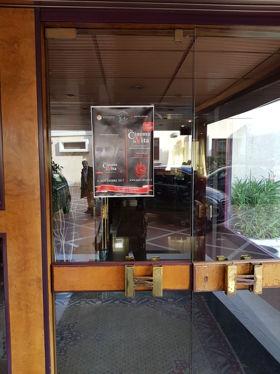 MaleEdizioni's tweet photo. Tappa pugliese per @Massibuzzi con #checinemalavita alle 19 presso Vecchie Segherie Mastrototaro a Bisceglie #maleedizioniontour https://t.co/Ha9gLwZoV2