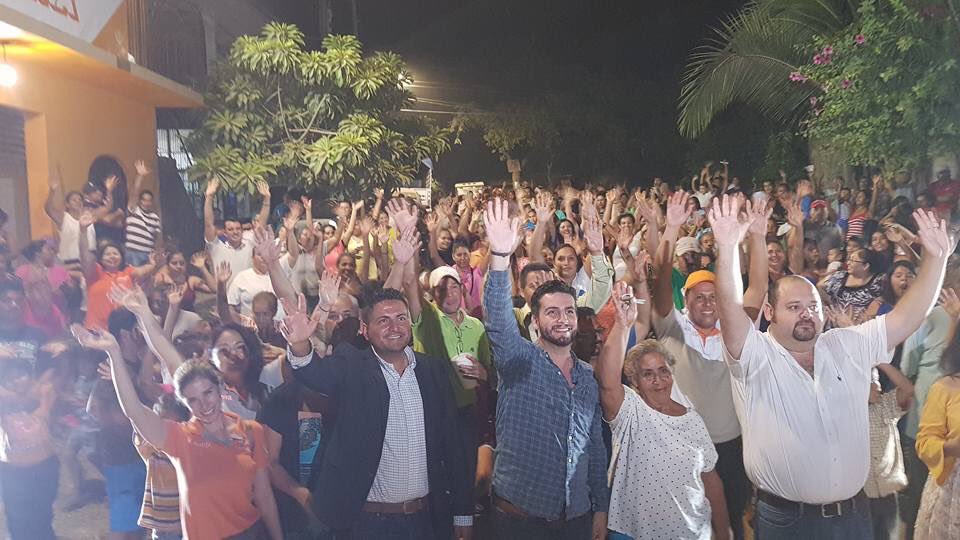 juansoto_MC's tweet photo. La ciudadanía muy respaldada con nuestros Diputados @LuisEMunguia y @RamonGuerreroM , en esta ocasión en la col. Campestre San Nicolás. https://t.co/LHaKEwYWFD