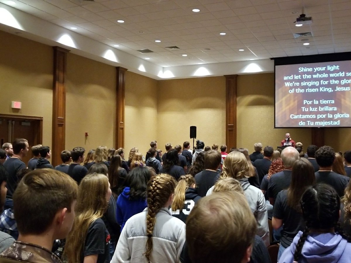 lockertw's tweet photo. Encouraged by a room full of teenagers not afraid to praise the God Who is mighty to save. #defend17 https://t.co/RvhujvcIUw
