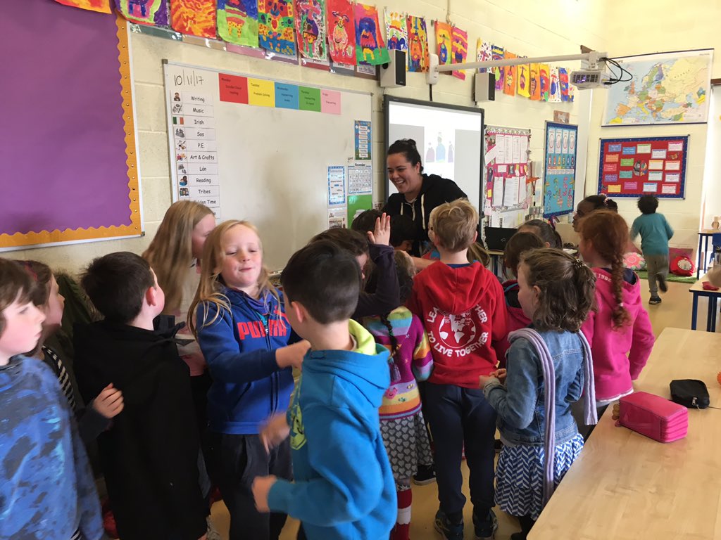 3rdclassGETNS's tweet photo. We had a lovely surprise visit from Sarai on Friday! She was one of our helper teachers from Spain last year ❤️ #surprise #friends #getns https://t.co/FFcfZgTE39