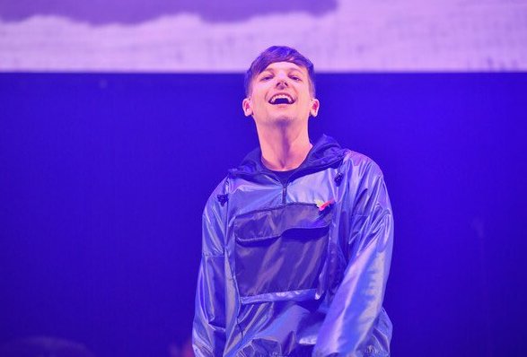 PromoLTBrasil's tweet photo. 📲(09.11) | Louis no palco da #Key103Live.
#LouisKey103
© Getty Images https://t.co/qF5LPpdyi8