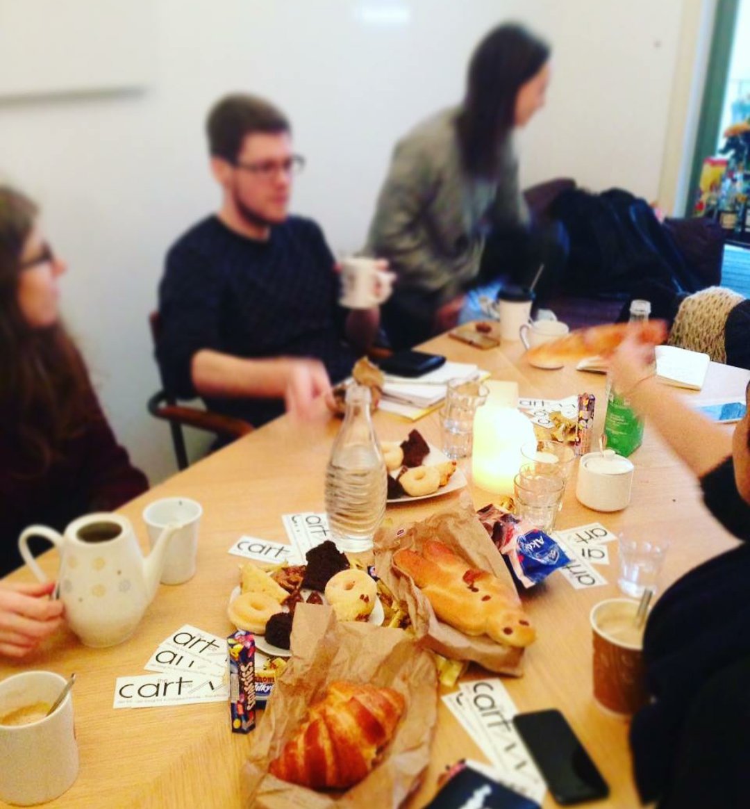 the_article_'s tweet photo. #kunstistschönmachtabervielarbeit ~•~
#thearticle arbeitet auch Samstags für euch. Schaut doch mal vorbei und entdeckt die neuen #article. #redaktionssitzung #meeting #ffm #bhfvrtl #artblog #mitliebe #weckmänner #seidbereit https://t.co/dTQb44nOua