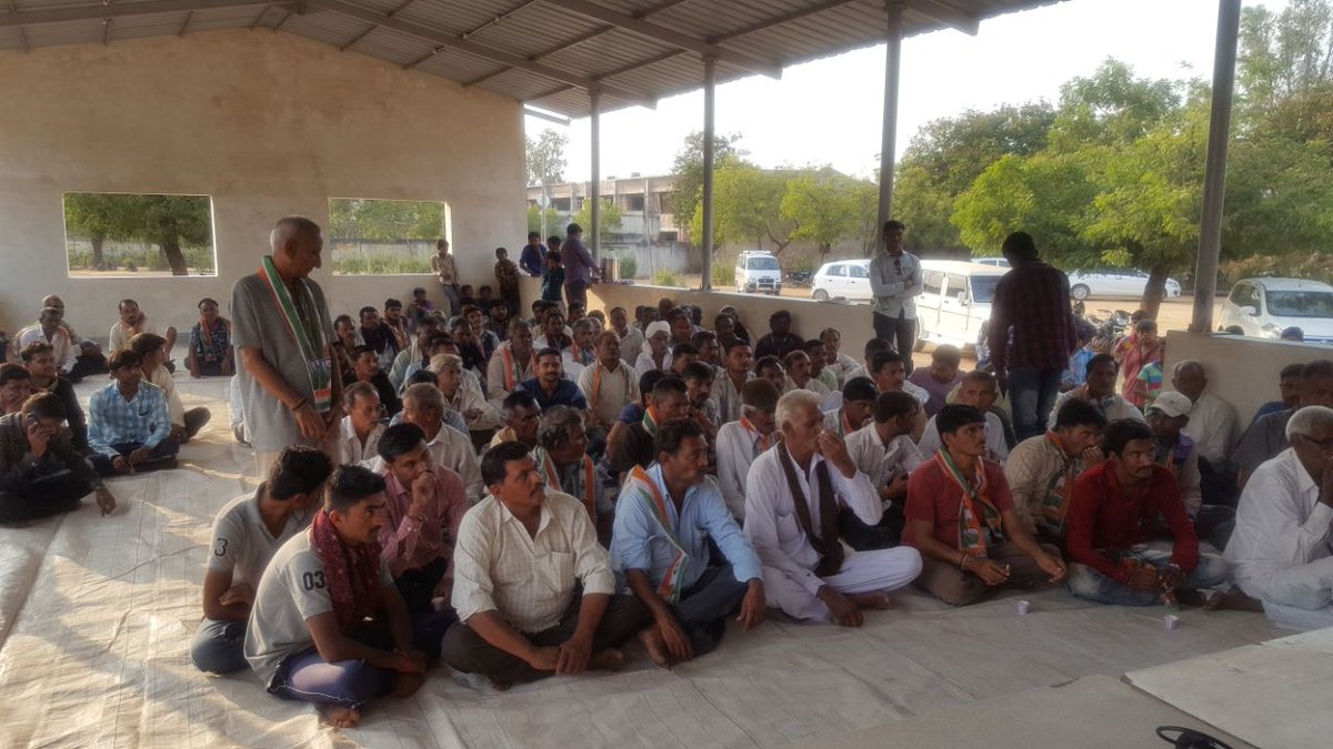 AnantdahiyaINC's tweet photo. BLAs meet of 60 booths in Muli block of #ChotilaAC. Impressed by the energy of the coordinators.
@Secondary school, #Velala Village.
@ashokgehlot51 @SATAVRAJEEV @jitendra_b75 https://t.co/MOi6JspWPv