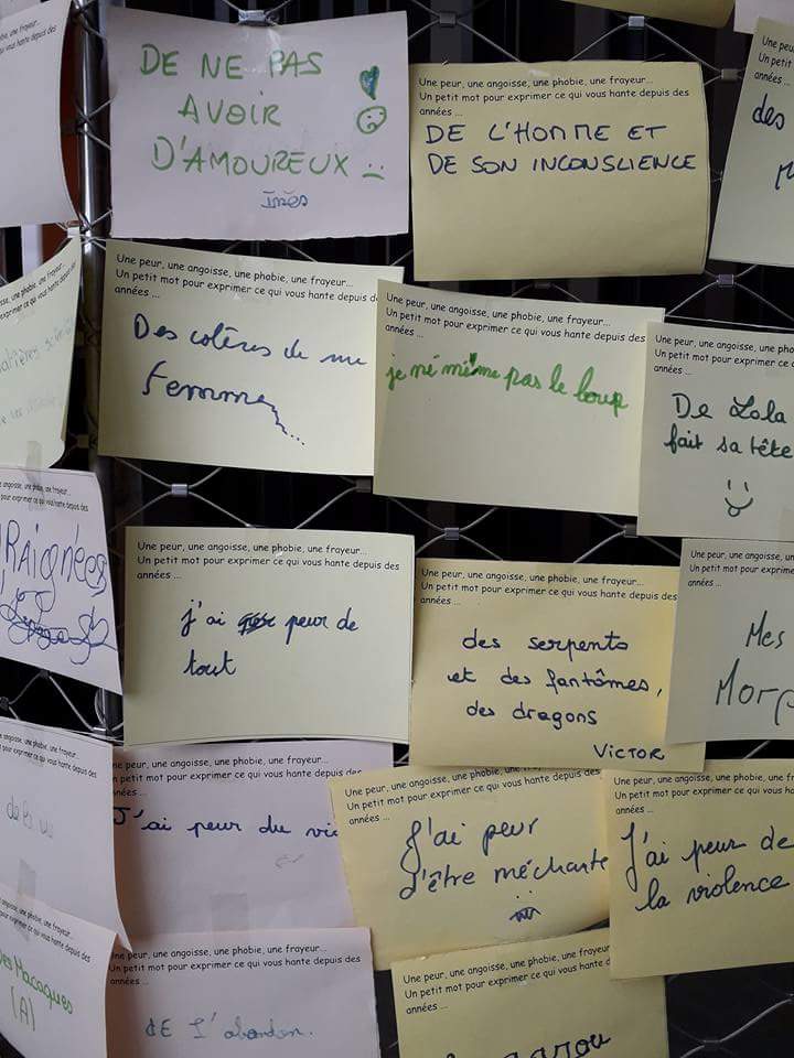 nuits_etoilees's tweet photo. À la médiathèque y a un endroit où tu peux marquer tes peurs sur un papier et d'accrocher, je trouve ça super touchant https://t.co/pOC5ipz5ka