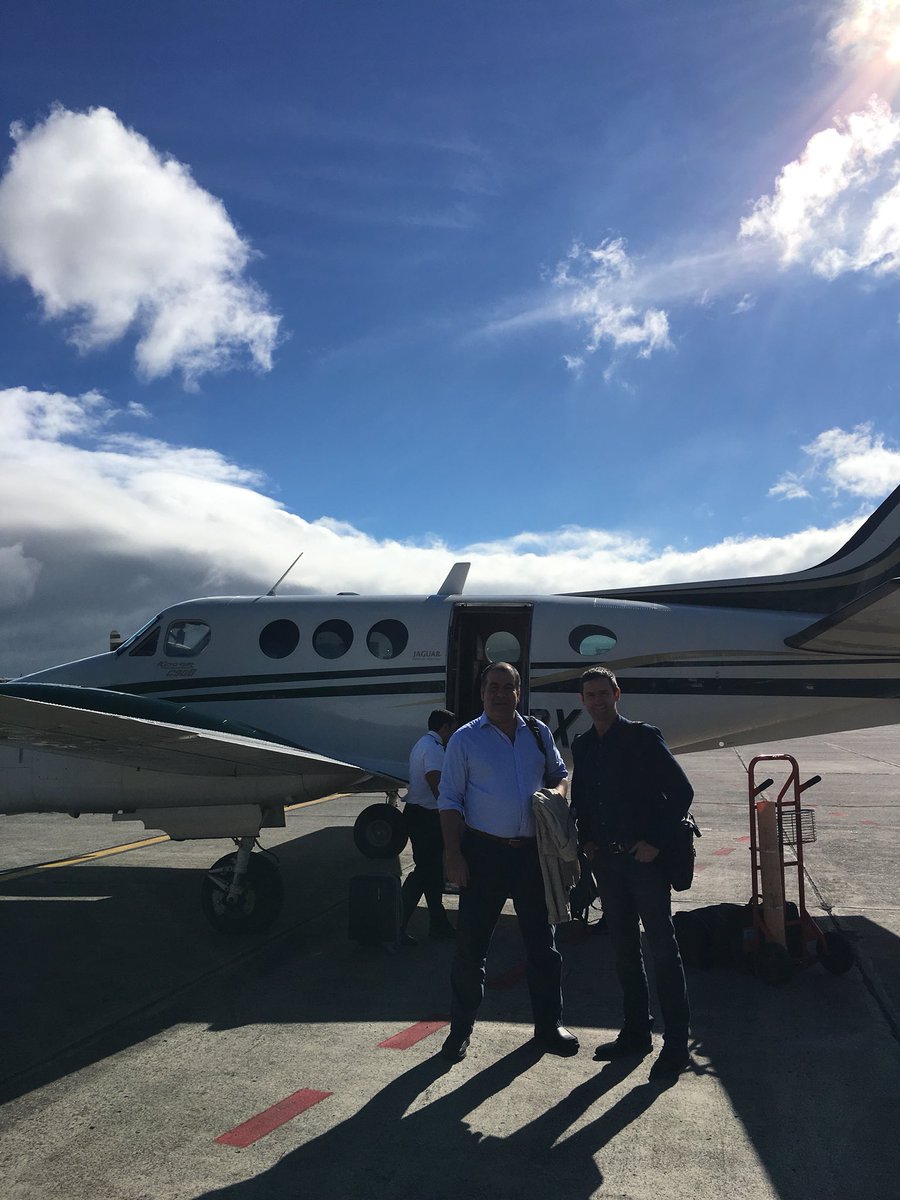 FerranSLl's tweet photo. Taking a 6 seater to go from Guatemala to San Salvador. Luckily not many turbulences. 😅 https://t.co/3fznNeJ2VF