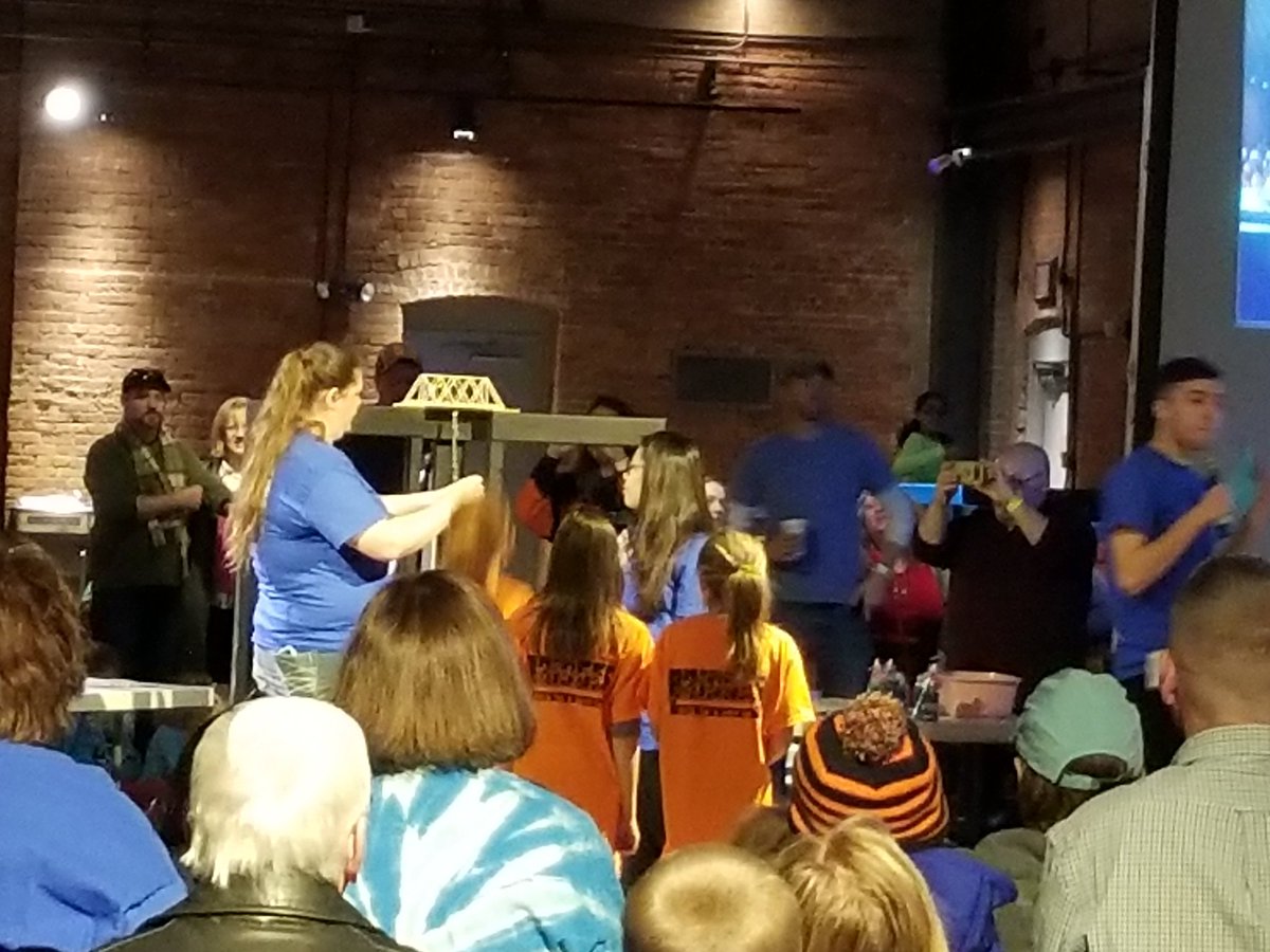 MsMugridge's tweet photo. DDE 5th graders busting their bridges at the MOST #ProudToBeDDE https://t.co/JQ0saIrUb2