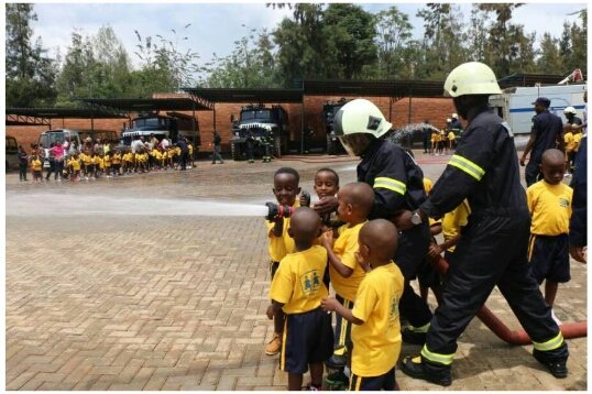 OlivierRubibi's tweet photo. Abanyeshuri ba #SOSRWANDA bakoreye urugendoshuri muri @Rwandapolice basobanurirwa imikorere yayo. https://t.co/dSiANo0yli