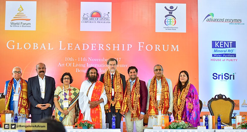 ArtofLivingIC's tweet photo. While one type of leader wants to climb up the ladder because he wants to achieve something, the second type inspires others to achieve. Today, we need the second kind of leaders who have a willingness to share and work together. - Gurudev @SriSri at #GLF2017 https://t.co/NZkugRFB4t