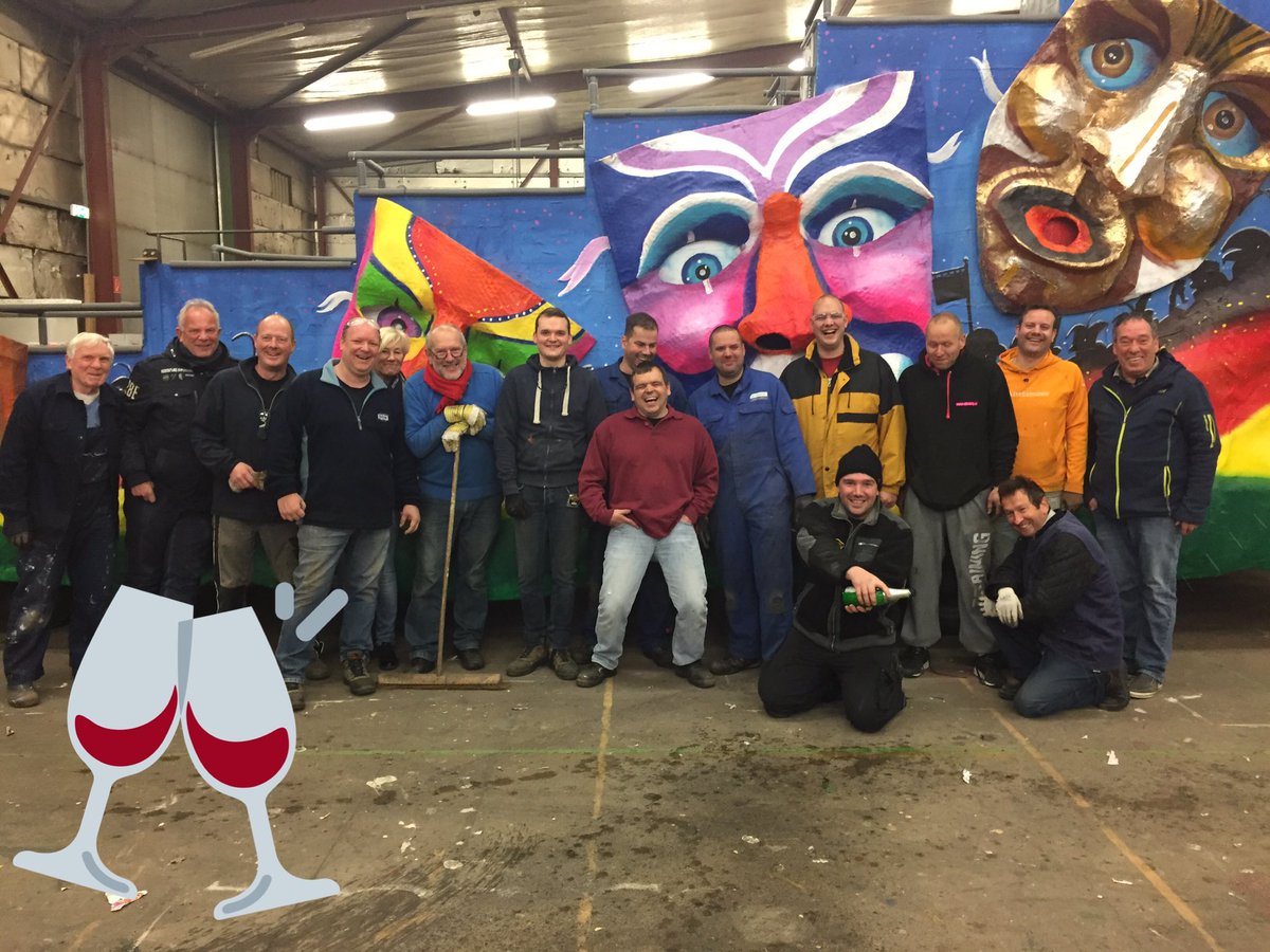 11.11 uur op 11-11: de wagenbouwers in de Sittardse Optochthal knallen het seizoen in