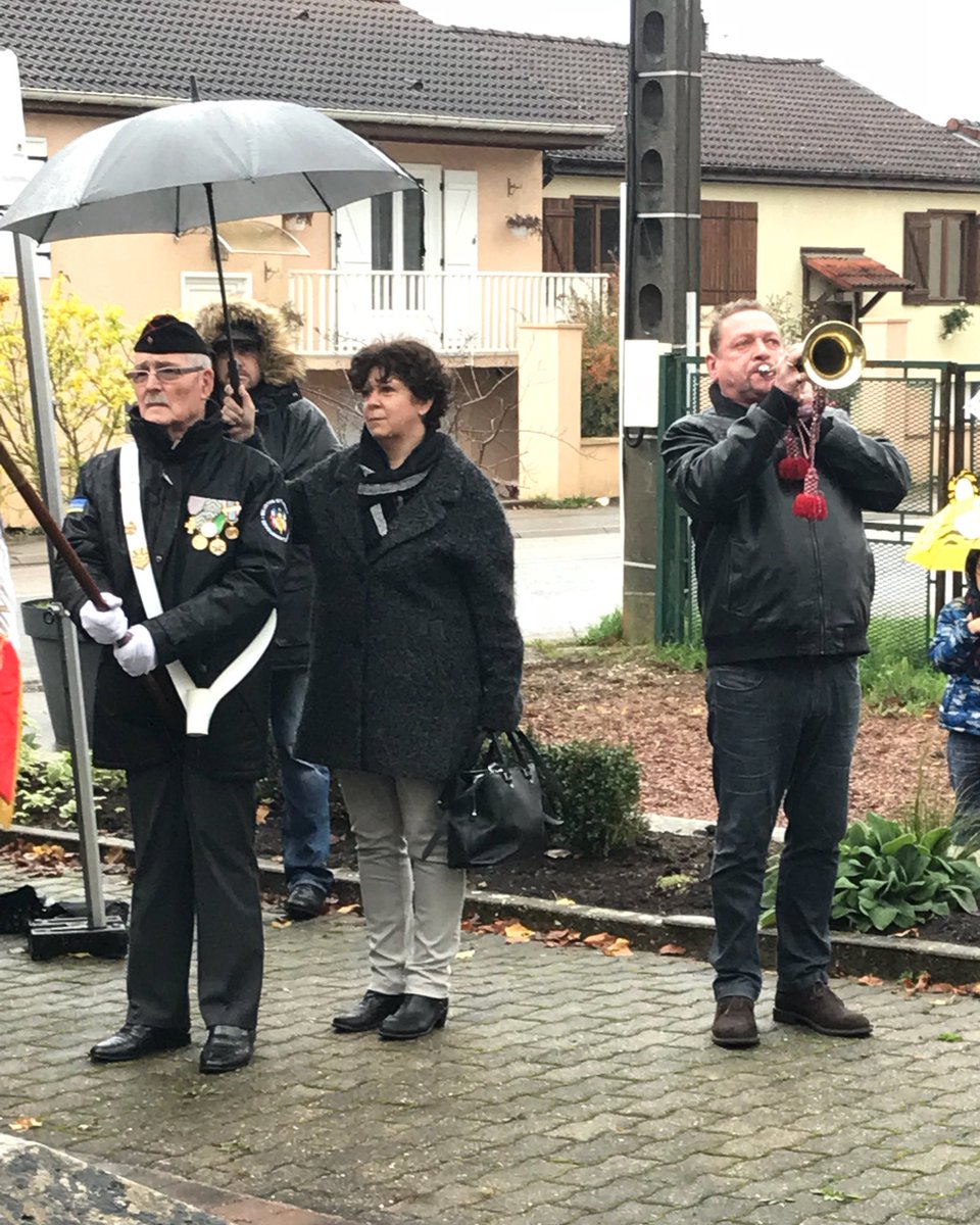 LayStChristophe's tweet photo. Dépôt de gerbes, sonnerie aux morts, minute de silence et appel des morts pour la France. https://t.co/AT8uko7ceC