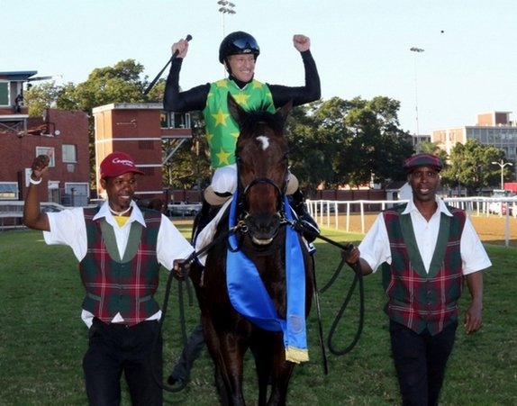 TBredSANews's tweet photo. We've seen Legal Eagle, Bull Valley & Nother Russia during the week and today Captain America, Sail South, African Night Sky, Edict Of Nantes (pic) and many more #ExcitingTimes #SummerSeason #CapeRacing #CapeSummer 🏇 https://t.co/iqSXT5wU9h