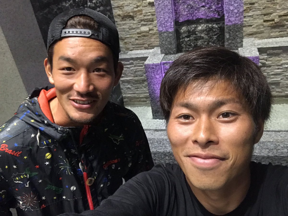 0211YOHEI's tweet photo. 鹿児島ラウンドということで、
hipmanこと峻さんに会いました😳
大学の先輩で尊敬する人です。
刺激もらいました。
#環太平洋大学 #鹿児島ユナイテッドFC #鹿児島ユナイテッド #FC刈谷 #hipman https://t.co/axdLx1EzfS