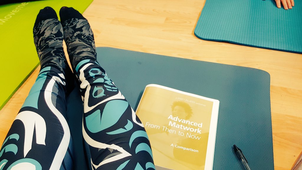 positivelyslim's tweet photo. #saturdaymorning at #merrithewuk
#pilates conference 
@NoMiNoUDesigns
#leggings https://t.co/zaLFejtvEZ