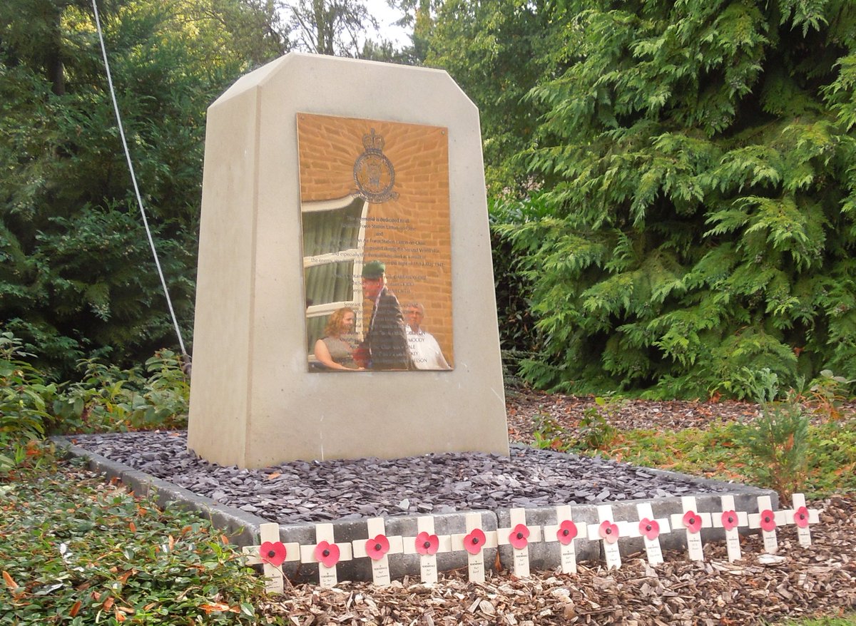 randandasquith's tweet image. On the 11th Hour, of the 11th Day, of the 11th Month, 
When the guns fell silent, we will remember.
#LestWeForget  #RemembranceDay2017