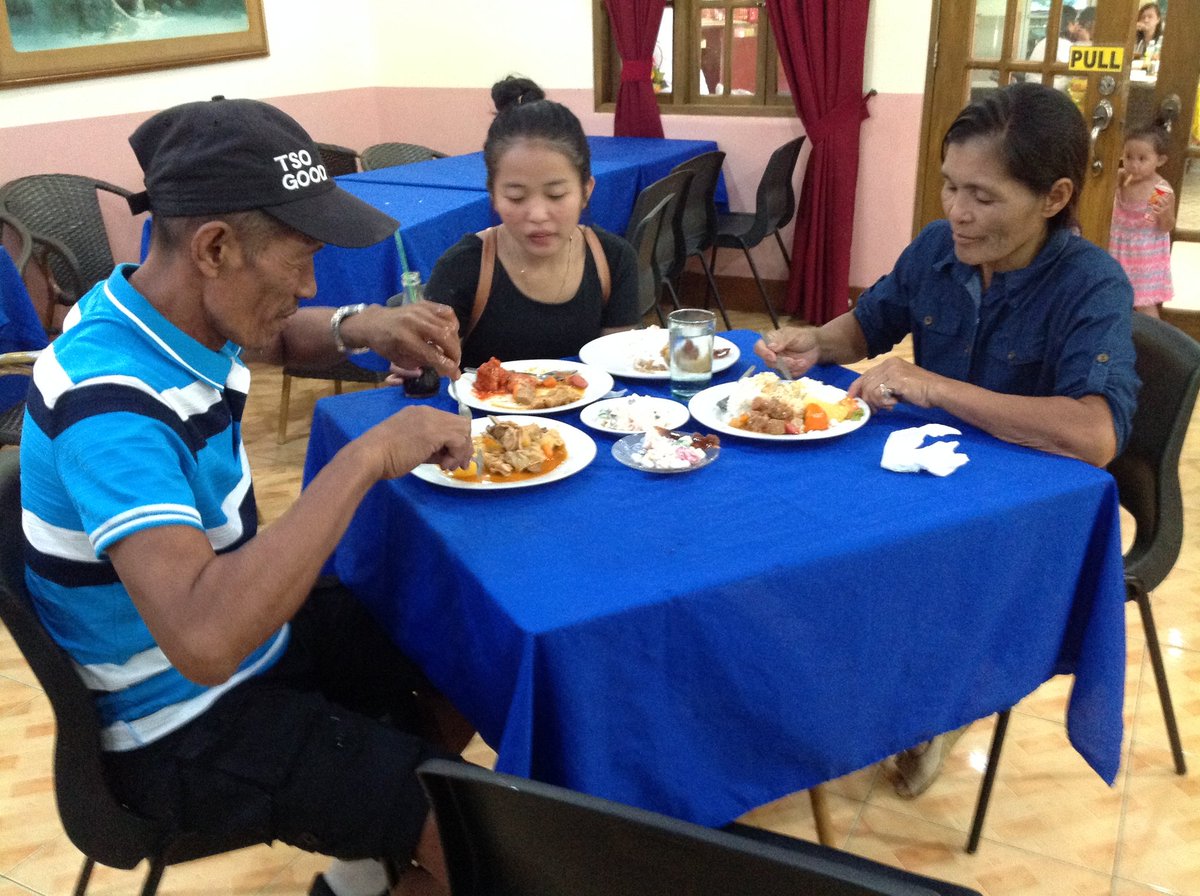 Mama and papa and bunso😁