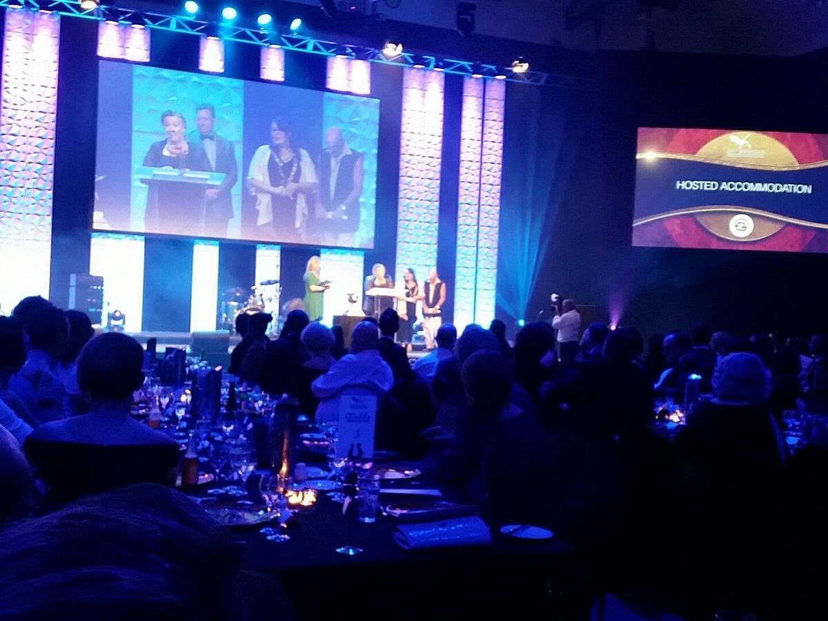 Award for Hosted Accomodation goes to Curtin Springs @TourismNT  #Brolgas17 #RedCentreNT